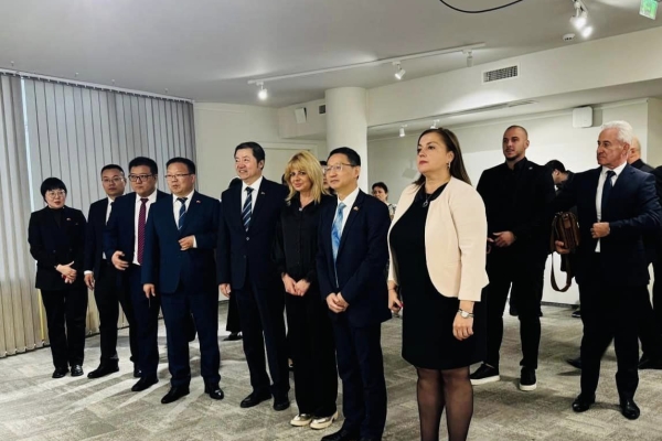 2chinaE822D56E-1545-8372-36B1-15F41EAE7A80.jpg